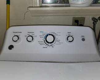 LIKE NEW WASHER AND DRYER SET.  ELECTRIC DRYER