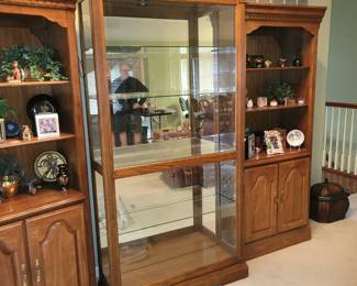 Howard Miller Curio.                
2 Book cases