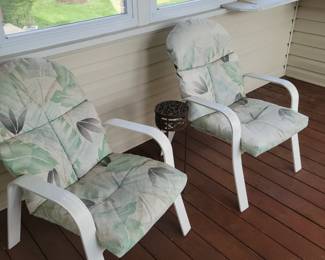 4 patio chairs 
