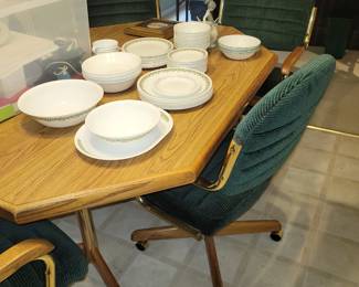 Dinette set 6 rolling chairs
