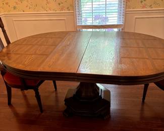 Such a great table. View with 2 leafs in.