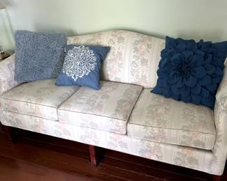 3 cushion sofa in excellent condition $199