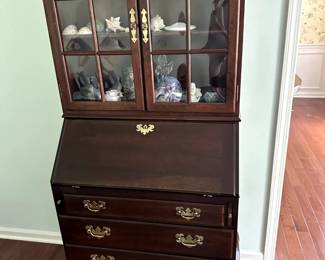Secretary cabinet with glass