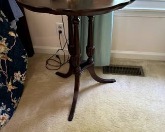 antique round side table$99