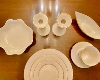LENOX China
Dinner plates 12
Cups 12
Saucers 12
Salad plates 12
Bread butter/ dessert plates 12
Small oval bowl
Small scalloped edge bowl 2
Candle sticks pair