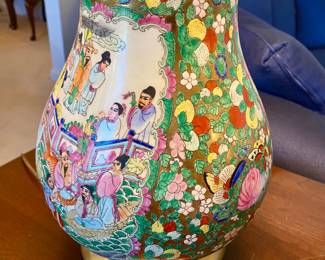 Details of lamp base