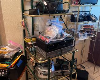 Many misc electronics 