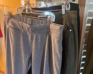 Womens pants/capri size 14