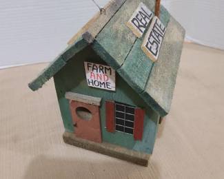 Wooden birdhouse 8.5 in. tall