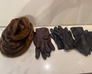 Faux fur hat with gloves