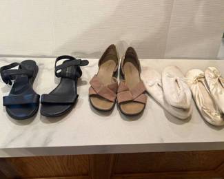 Womens sandals and slippers size 8.5