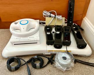 Wii Game Console & Controllers