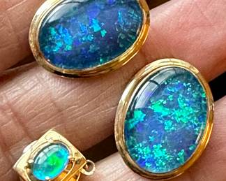 18K Australian Opal Cufflinks & Tie Tack