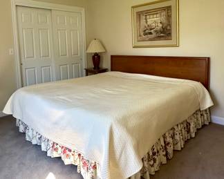 Hand Crafted Shaker Style King Bed with Tempurpedic Mattress