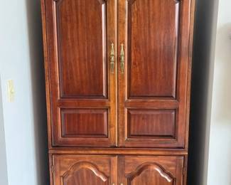 Entertainment center