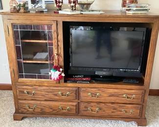 Entertainment center