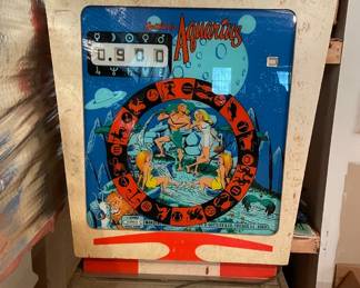 Gottlieb Aquarius Pinball Machine - lights up