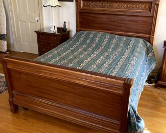 Beautiful full size antique bed