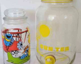 Vintage 1 Gallon Sun Tea Jar And Sesame Street Flying Airplanes Glass Container