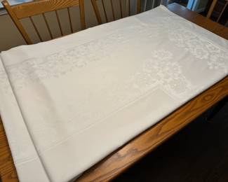 Kemp & Beatley fine tabletop fashions. 120" x 60". 60% cotton/40% rayon. Made in the Czech Republic. 