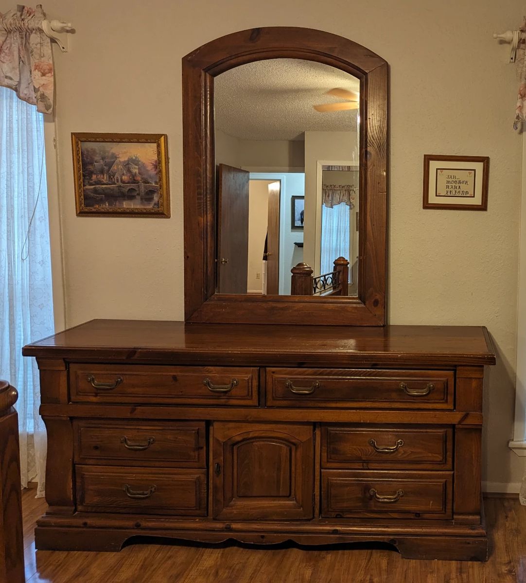 Fantastic Blue Moon Estate Sale in Annaville starts on 4/26/2024