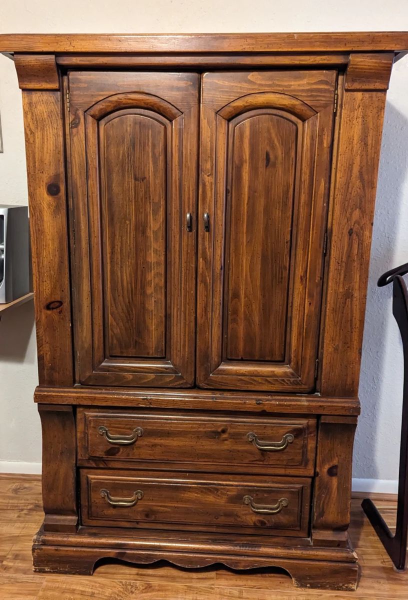 Fantastic Blue Moon Estate Sale in Annaville starts on 4/26/2024