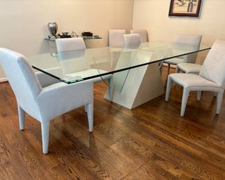 Absolutely gorgeous glass top dining table with 8 chairs