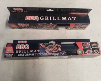 2 BBQ grill mats