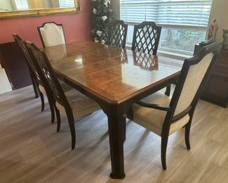 Beautiful dining room table with 6 chairs, 4 side chairs, and 2 end chairs