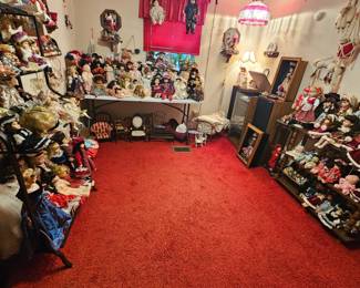 Doll Room #1-Lots and LOTS of Porcelain Dolls!! 