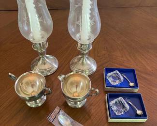 Lot 048-LR: Sterling Silver Lot

Features: 
•	Weighted sterling sugar & creamer set
•	Salt cellars with sterling spoon
•	Weighted sterling candlesticks
•	1 small sterling spoon


Condition: Good pre-owned condition
