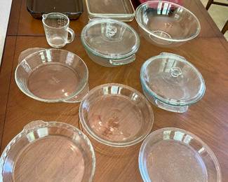 Lot 041-LR: Glass Bakeware

Features: 
•	4 pie plates
•	1 loaf pan
•	1 mixing bowl
•	2 covered serving bowls
•	4 casserole dishes
•	1 measuring cup

Dimensions: N/A

Condition: Please see photos. Good pre-owned condition


