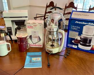 Lot 042-LR: Coffee Lovers – Mixed Coffee Lot

Features: 
•	Robeson 35 cup electric urn
•	Proctor-Silex coffee maker
•	Mr. Coffee Ultronic Brewer
•	3 Mid-century coffee pots and more. Please refer to photos.


Condition: Good pre-owned condition
