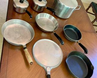 Lot 040-LR: Cookware Mixed Lot

Features: 
•	Revere Ware – 3 pots, 2 fry pans
•	Wear-Ever stock pot
•	1 Griswold cast iron frying pan #701
•	1 Crepe pan and 1 frying pan (no label)

Dimensions: N/A


Condition: Good pre-owned condition
