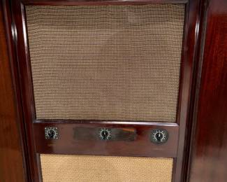 Vintage RCA Deluxe Radio in Cabinet Orlando Estate Auction