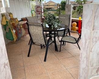 Patio table w/ 4 chairs