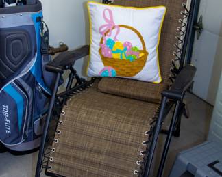 Gravity lounger chair