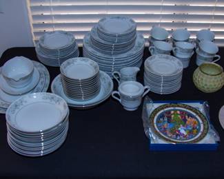 Elegant decorative dishware set