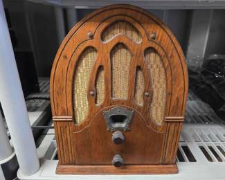 #7728 • Vintage Crosley Chathedral 5-Tube Radio

