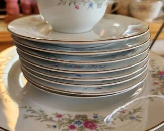 Beautiful fine china - pattern is Florenteen Fantasia made in Japan