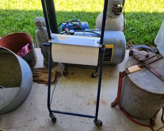 Rolling paper towel dispenser for your shop