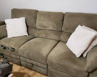 La Z Boy electric reclining sofa - matches loveseat