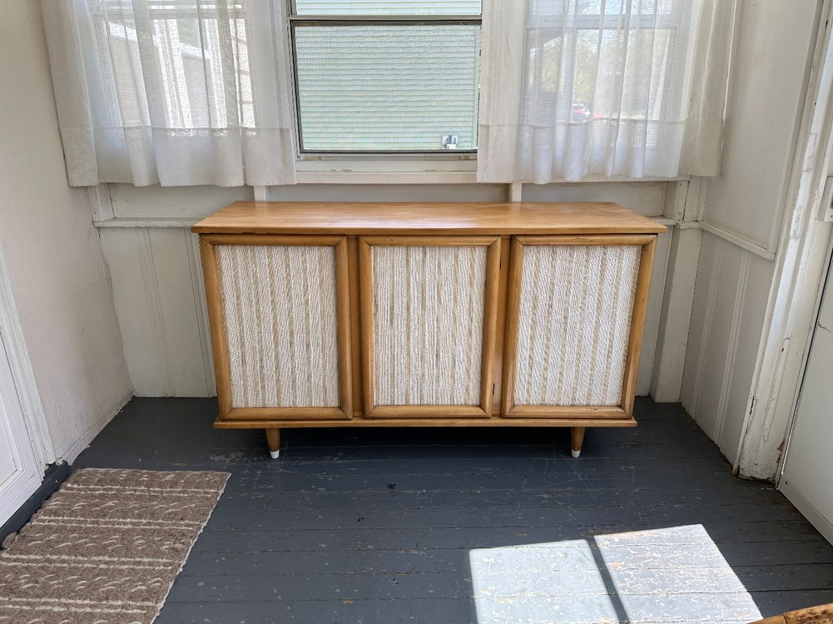 Ferndale Vintage Clothing/Furniture/ Decor... starts on 4/27/2024