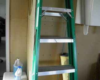 2 fiberglass ladders