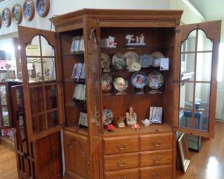 3 Piece Display Unit and Collectible Plates