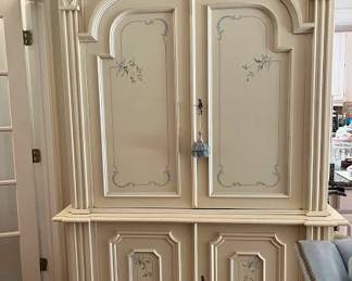 Armoire/Entertainment Center