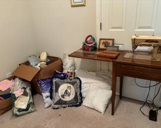 Singer sewing machine, tons of fabric