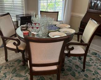 Dining table with removable glass top, 4 chairs with wheels beautiful condition