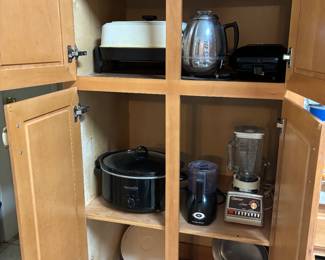 Varies vintage kitchen ware items