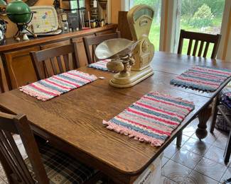 Vintage oak table w/6 chairs